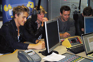 UK: Ups - McFly delagde udstyr for titusinder af kroner p radiostation