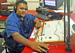 Samoa: Heltemodig studievrt risikerede livet for lytterne